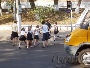 1 сентября на улицах Ужгорода появилось много школьников