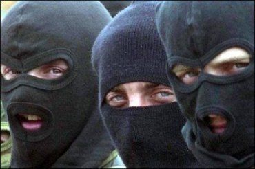 Во Львовской области люди в масках похитили авто