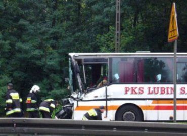 В Польше автобус столкнулся с фурой, 26 человек пострадали