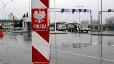 Украинец прорывался в Польшу и протаранил таможенный пункт