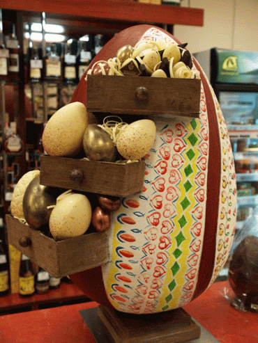 Метровое шоколадное яйцо кондитера с Ужгорода