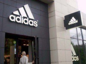 Adidas закроет ряд магазинов по всей Украине