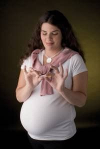 Младенцы курящих мам имеют более низкий вес при рождении
