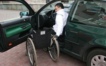 У Кабміні узгодили забезпечення водіїв з інвалідністю транспортними засобами