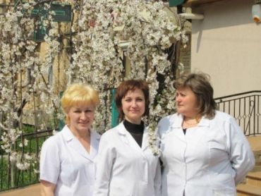 В Ужгороде фармацевты заманивают в аптеку цветущими сакурами