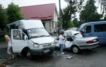 В Житомире на перекрестке столкнулись три автомобиля