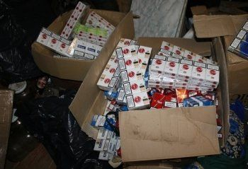 В гаражах жителей Тячевского района нашли 68 000 пачек безакцизных сигарет