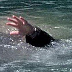 Жара в Закарпатье погнала людей в воду с "головой"