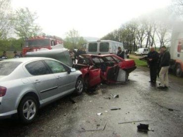 В ДТП на Закарпатье погибли водитель и пассажир на Audi-80