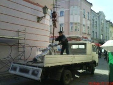 Памятник фонарщику в Ужгороде - это дополнительный свет!