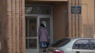 В Ужгороде стоматологов выкидывают на улицу