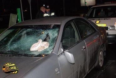 В Печерском районе Киева Toyota Camry сбила регулировщика.