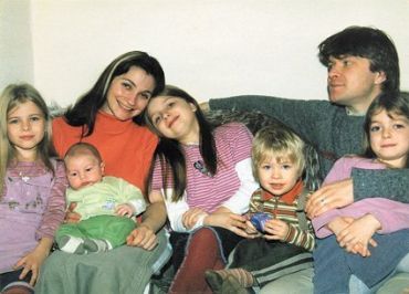 Анжеліка Коршинська з чоловіком та 5-ма діточками.