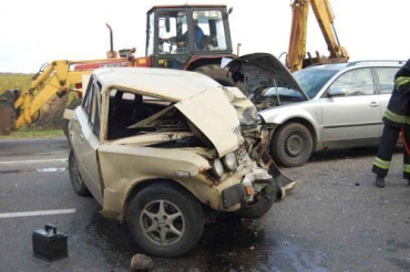 В Одессе 2 иномарки превратили "шестерку" с водителем в ничто