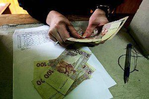 За год зарплата украинцев сократилась на 10%