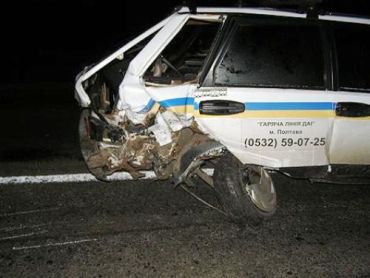 На Полтавщине ВАЗ разбил машины ГАИ и "скорой помощи"