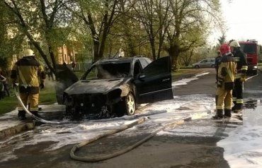 Підпал Mercedes в Ужгороді, який належить полковнику поліції