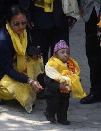 Кхагендра Тхапа Магара из Непала - самый маленький лилипут в мире
