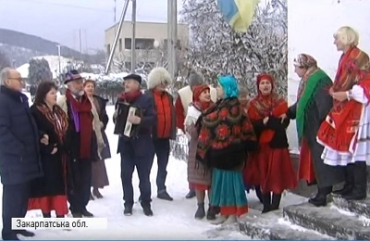 Переселенцы с Донбасса радуют Закарпатье рождественскими колядками