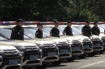 18 автомобилей «Mitsubishi Outlander» вручили полицейским в Ужгороде