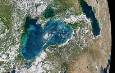 Украина и "перламутровое" Черное море из космоса