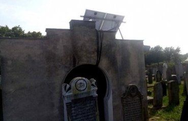 С кладбища в Мукачево украли солнечные панели