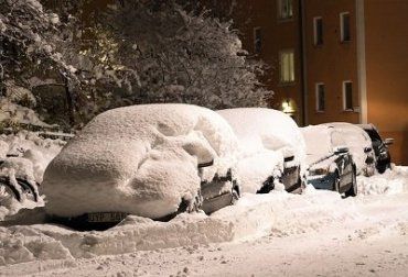 На юге и востоке Чехии из-за снега перекрыты дороги, дома – без электричества