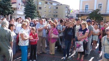 В Мукачево под стенами ратуши горожане устроили митинг