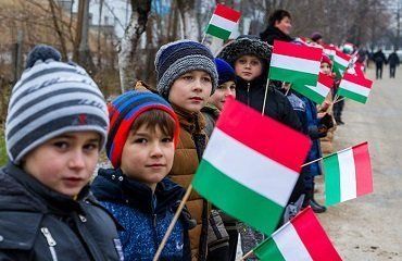 Министр МИД Венгрии: Власть будет защищать венгерский народ в Закарпатье