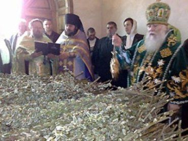 Архиепископ Марк прочитал молитву на освящение вербы в Хусте