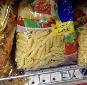 В супермаркете Мукачево продают макароны с жуками