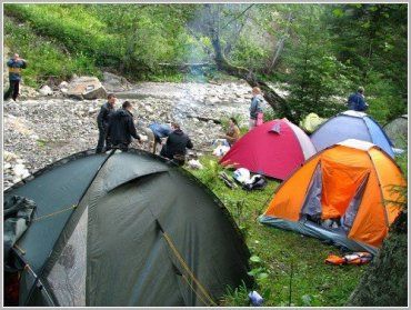 Туристы на Закарпатье могут отдохнуть прямо у горной реки