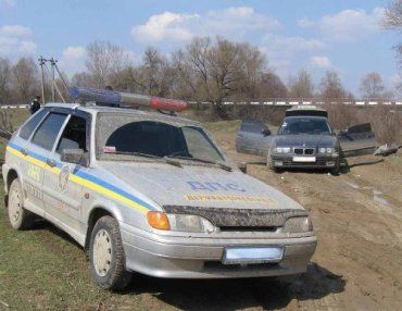 В Черновицкой области ГАИ остановила BMW с помощью оружия