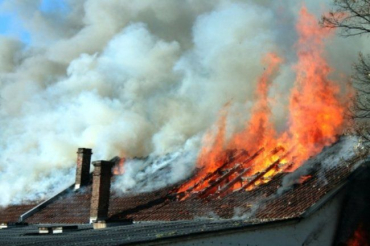 Предполагаемая причина пожара в Порошково: неправильное устройство дымохода
