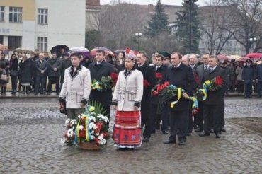 Власти Ужгорода и Закарпатья почтили память Великого Кобзаря