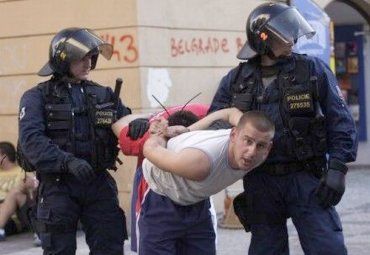 В Праге произошло столкновение полиции с сербскими болельщиками