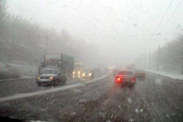 На заході України дощ з переходом у мокрий сніг, місцями налипання мокрого снігу