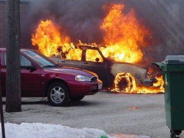 Около Ужгорода загорелся автомобиль «РЕНО-25»