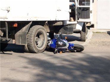 ДТП в Ужгороде: мотоцикл угодил под колеса ГАЗика