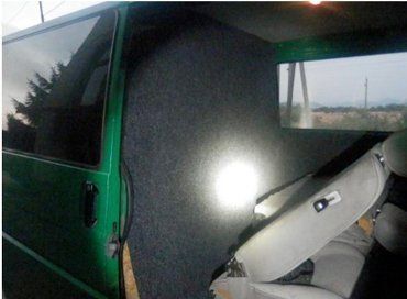 На границе в Закарпатье обнаружили микроавтобус с потенциальным тайником