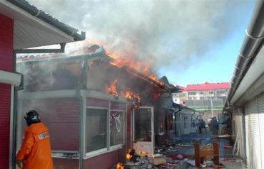 В Мукачево уничтожено пожаром и повреждено 1 080 кв.м. рынка