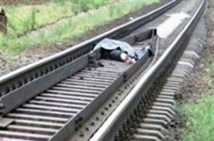 В Закарпатье поезд смертельно травмировал мужчину