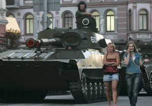Военные в Прибалтийских странах обучаются на одном танке из Литвы