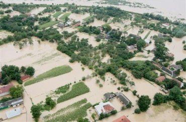 Потопы в Карпатах: в катастрофе люди винят вырубку лесов
