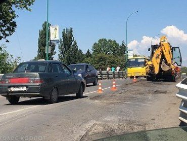 На транспортном мосту в Ужгороде проводят ремонт