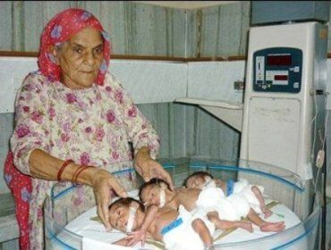 В Индии 66-летняя Бхатери Деви родила двоих мальчиков и одну девочку
