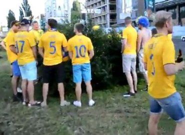 В Киеве откроют уникальный памятник шведскому болельщику