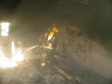 В Мукачево на пожаре пожарные спасли от гибели двух человек