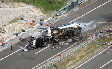 Восемь человек погибло во время аварии чешского автобуса