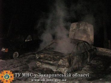 В Закарпатье за одну ночь сгорели BMW и старенькая "Таврия"
